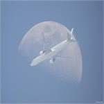 تصویر نجومی روز ناسا: گذر یک هواپیما از روبروی ماه