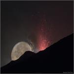 تصویر نجومی روز ناسا: کره ماه پشت یک کوه آتشفشان