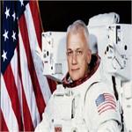 اولین فضانوردی که بدون تسمه ایمنی به فضا رفت درگذشت